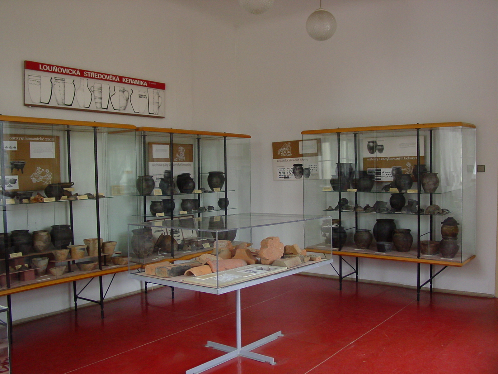 Expozice dějin oblasti v muzeu v Louňovicích pod Blaníkem.